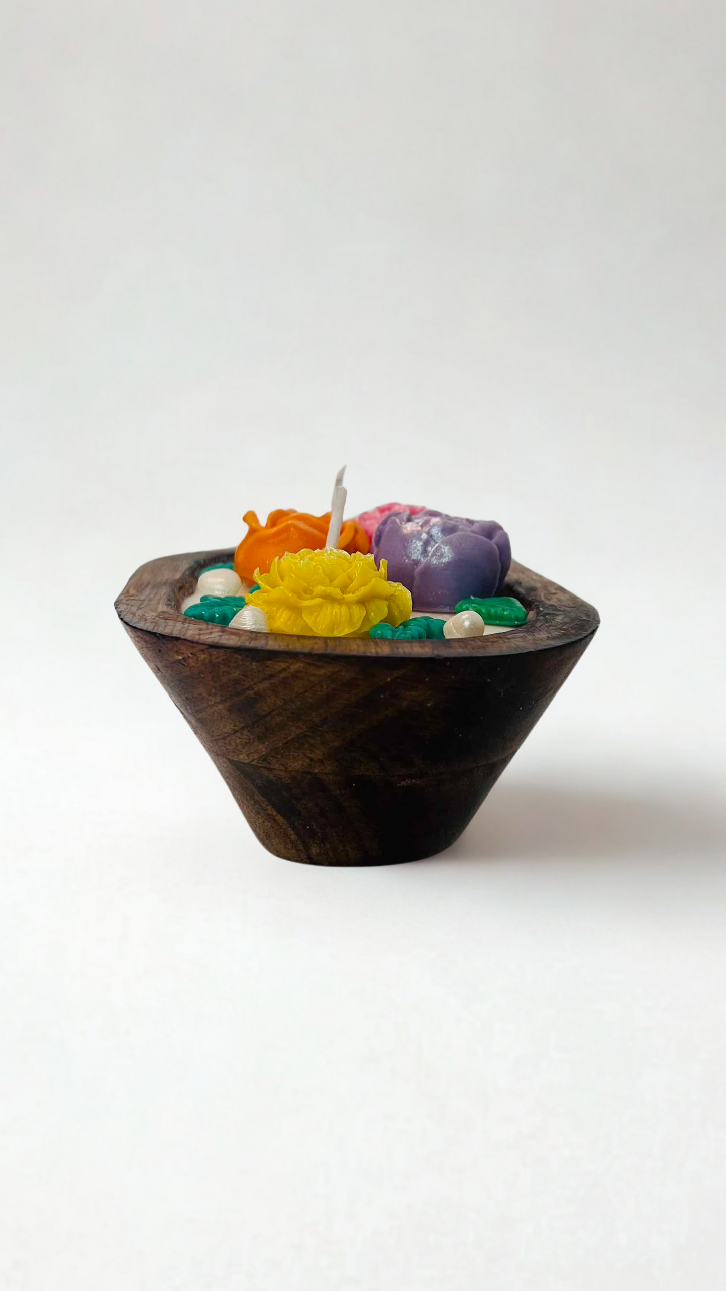 Floral Harmony Wooden Bowl Candle – Vibrant Roses & Pearls in Rustic Bowl, Handcrafted Home Décor | Candliya